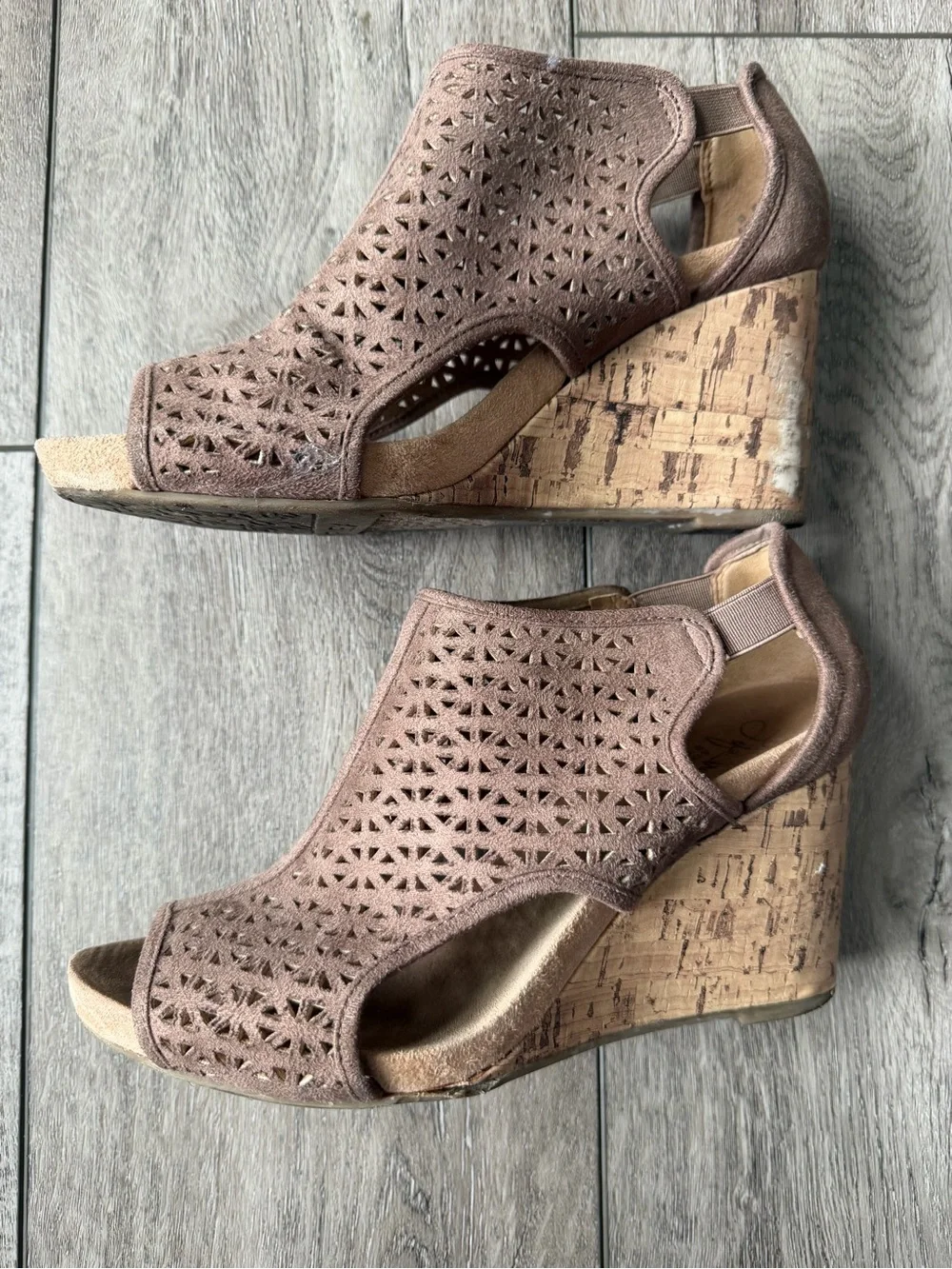 Life Stride Taupe Perforated Wedge Sandals 6.5